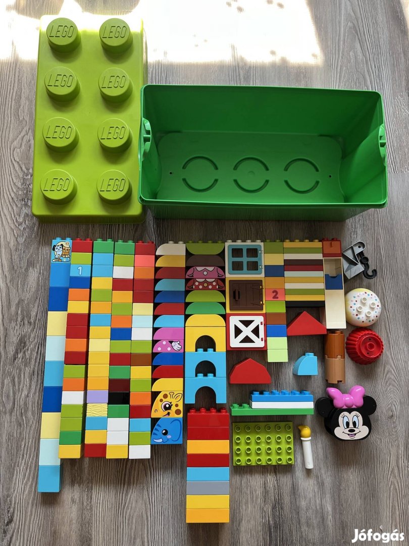 LEGO Duplo dobozában 151 db