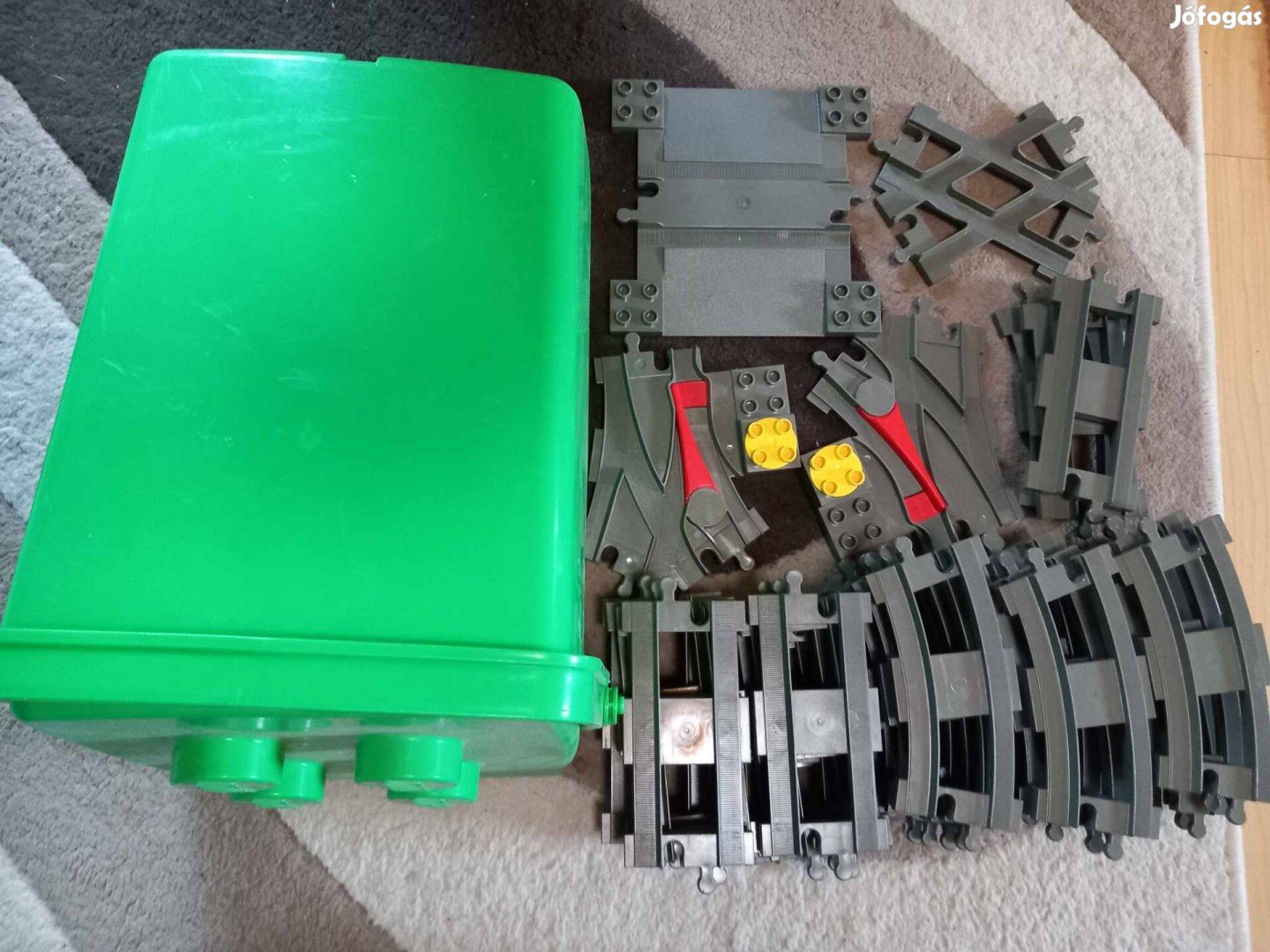 LEGO Duplo vonat sín, váltó, kereszteződés 32 db. + tároló doboz eladó