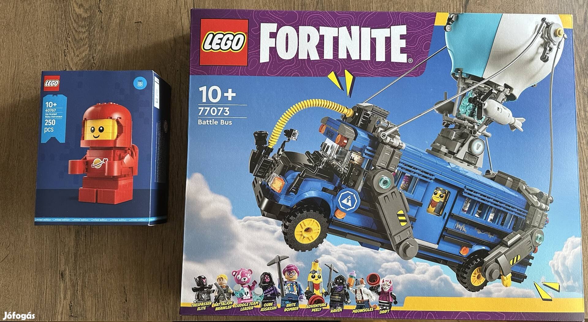LEGO Fortnite és Nagy méretű bébi űrhajós bébi GWP készlet