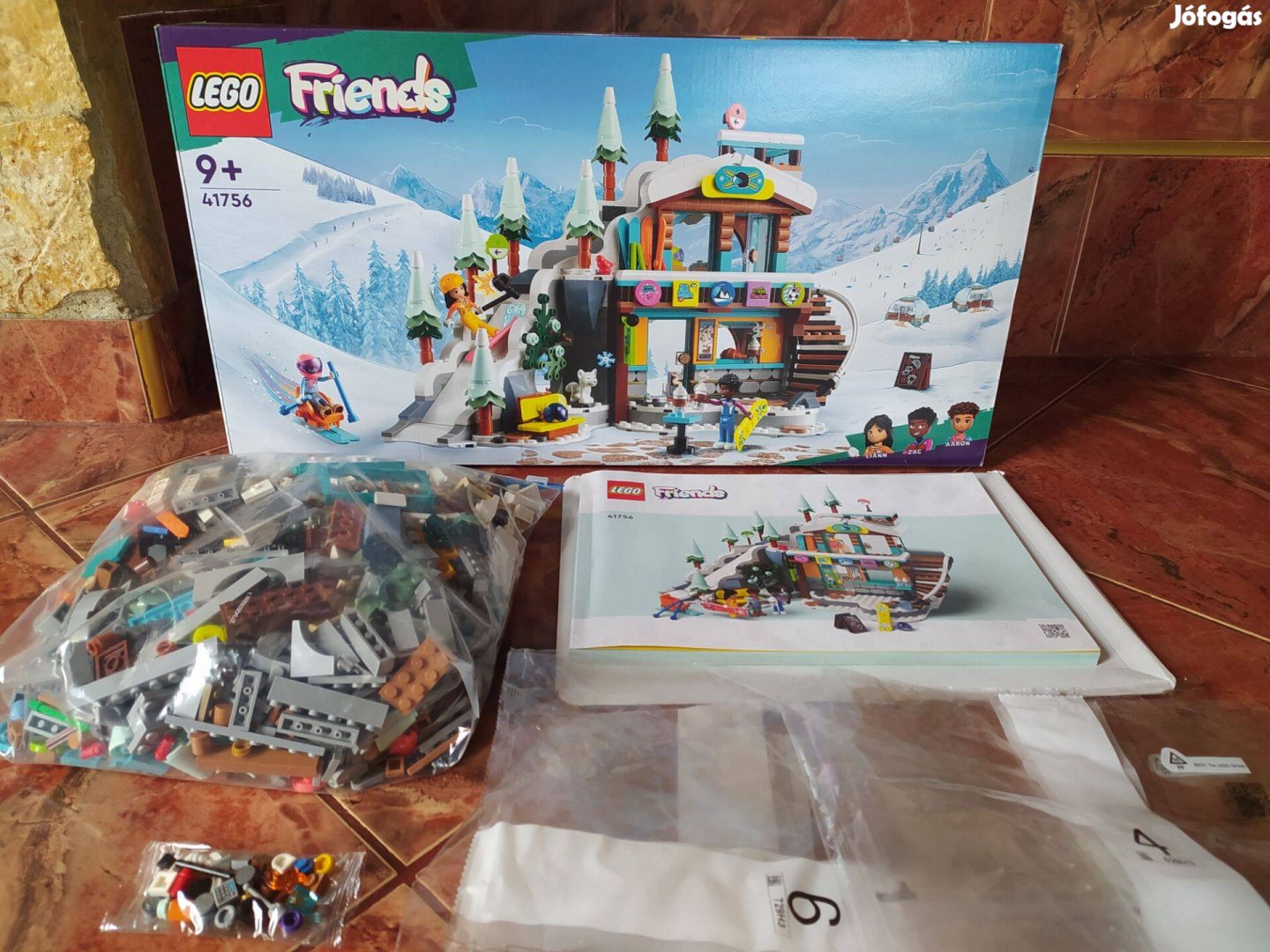 LEGO Friends 41756 Ünnepi sípálya és kávézó