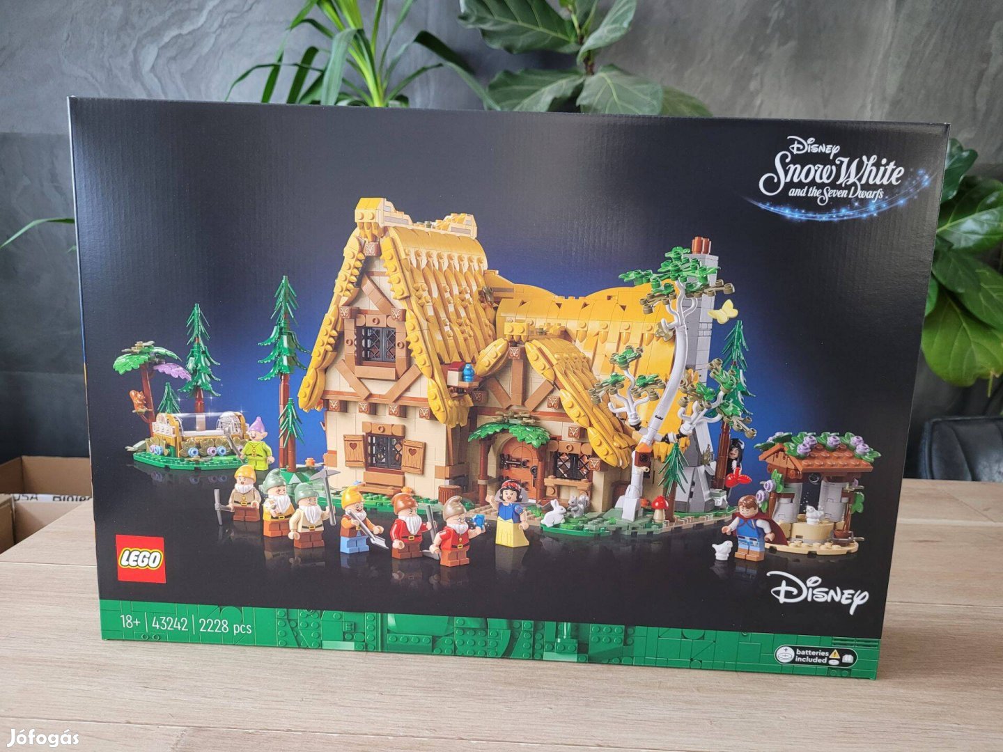 LEGO Hófehérke és a hét törpe házikója 43242