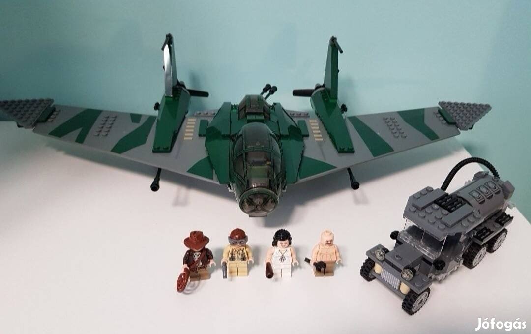 LEGO Indiana Jones Fight on the Flying Wing 7683