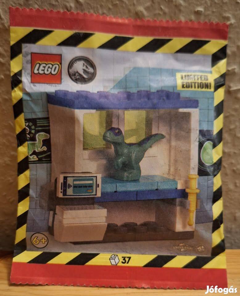 LEGO Jurassic World 122404 Baby Raptor with DNA Lab Cabinet