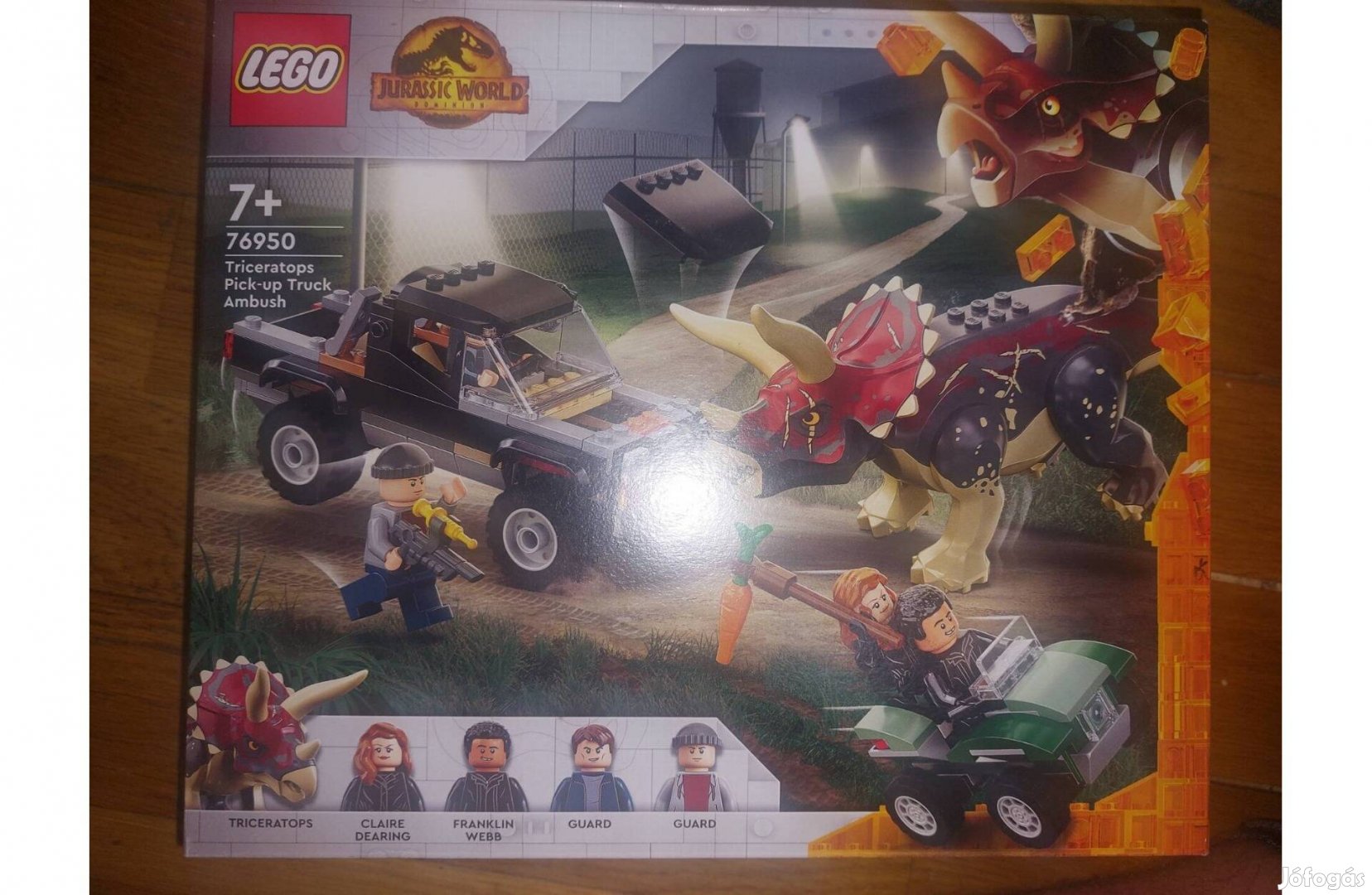 LEGO Jurassic World 76950 - Triceratops támadása a teherautó ellen