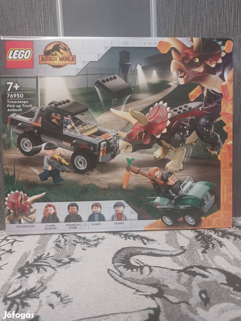 LEGO Jurassic World 76950 - Triceratops támadása a teherautó ellen.