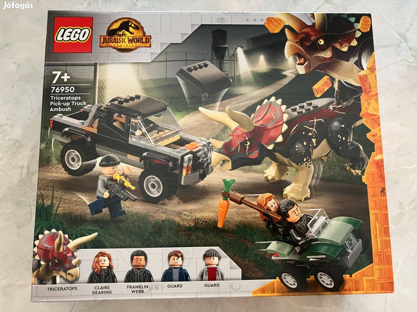 LEGO Jurassic World 76950 - Triceratops támadása a teherautó ellen (új