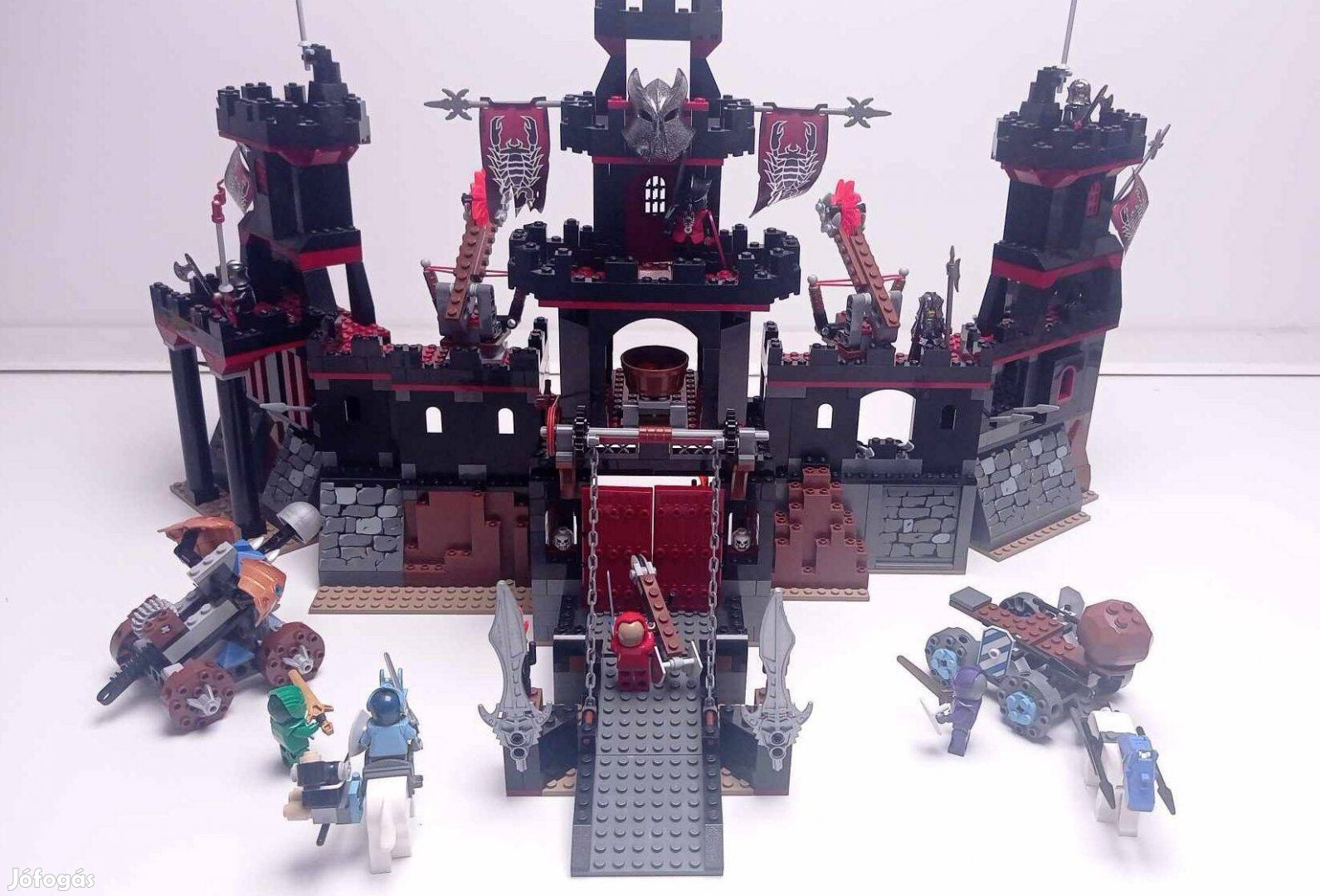 LEGO Knights Kingdom 8877 Vladek sötét erődje (Használt Készlet)