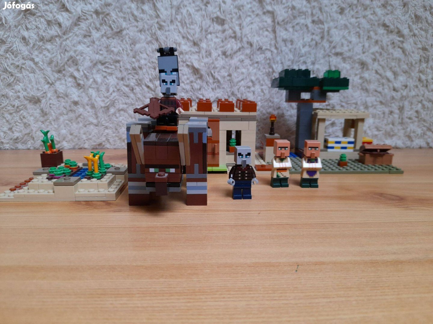 LEGO Minecraft - A falusi rajtaütés (21160)