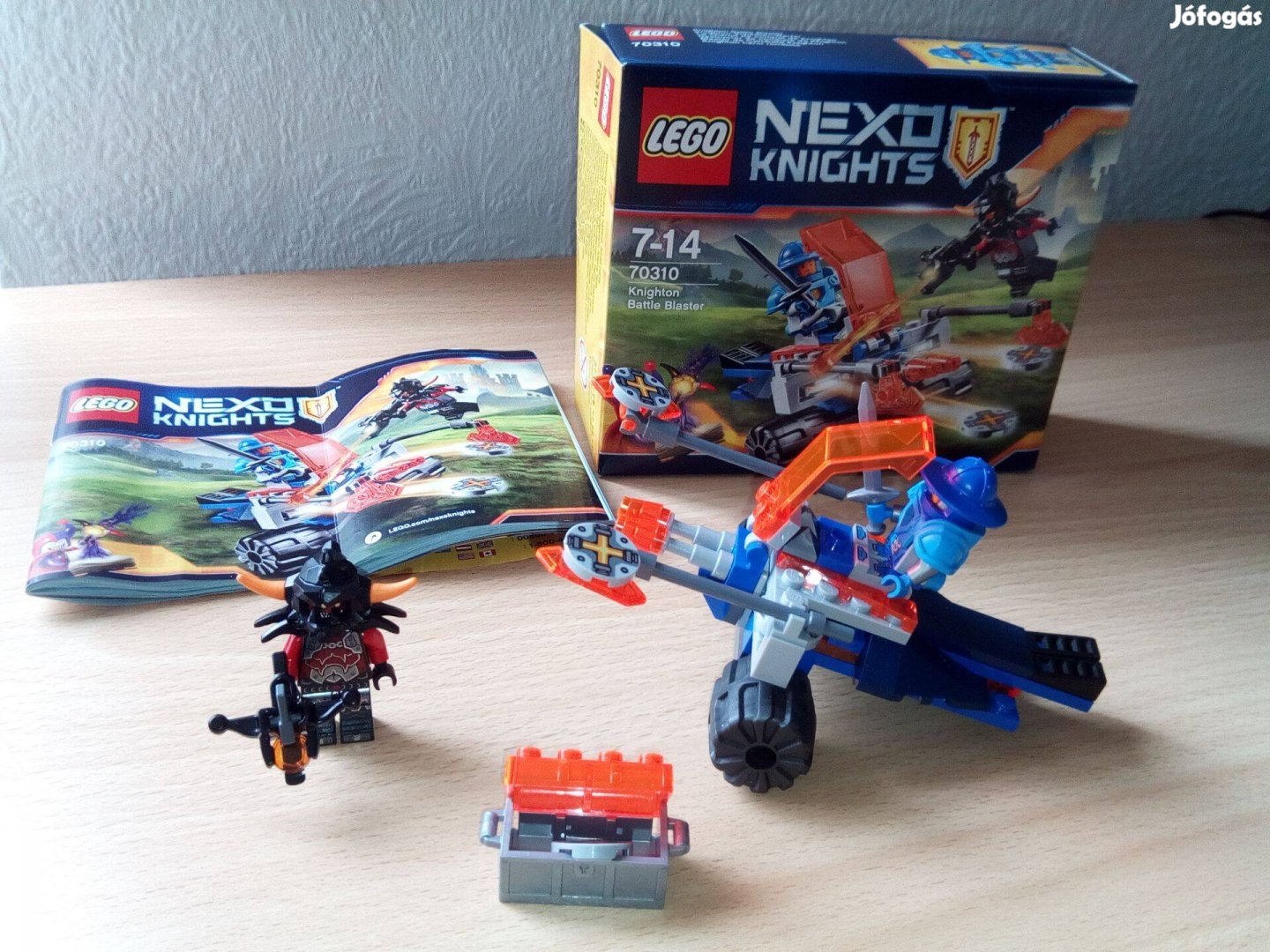 LEGO Nexo Knights - Knighton harci romboló 2 figurával