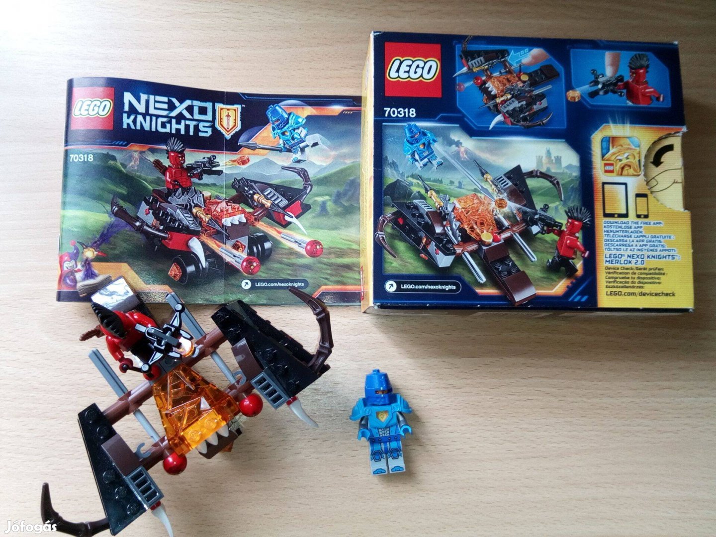 LEGO Nexo Knights - Sárgolyó dobáló 2 figurával