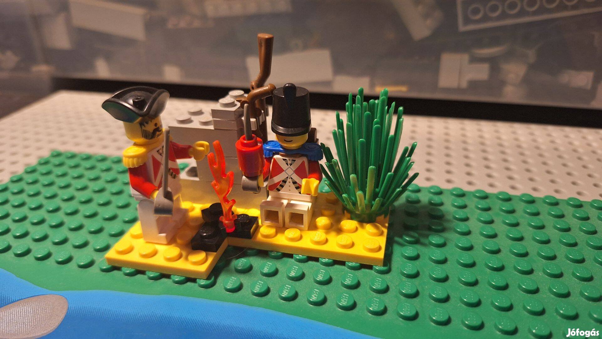 LEGO Pirates 1872 guard camp