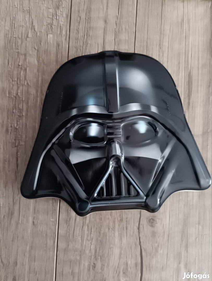 LEGO Star Wars Darth Vader fémdobozos figura sisak alakú