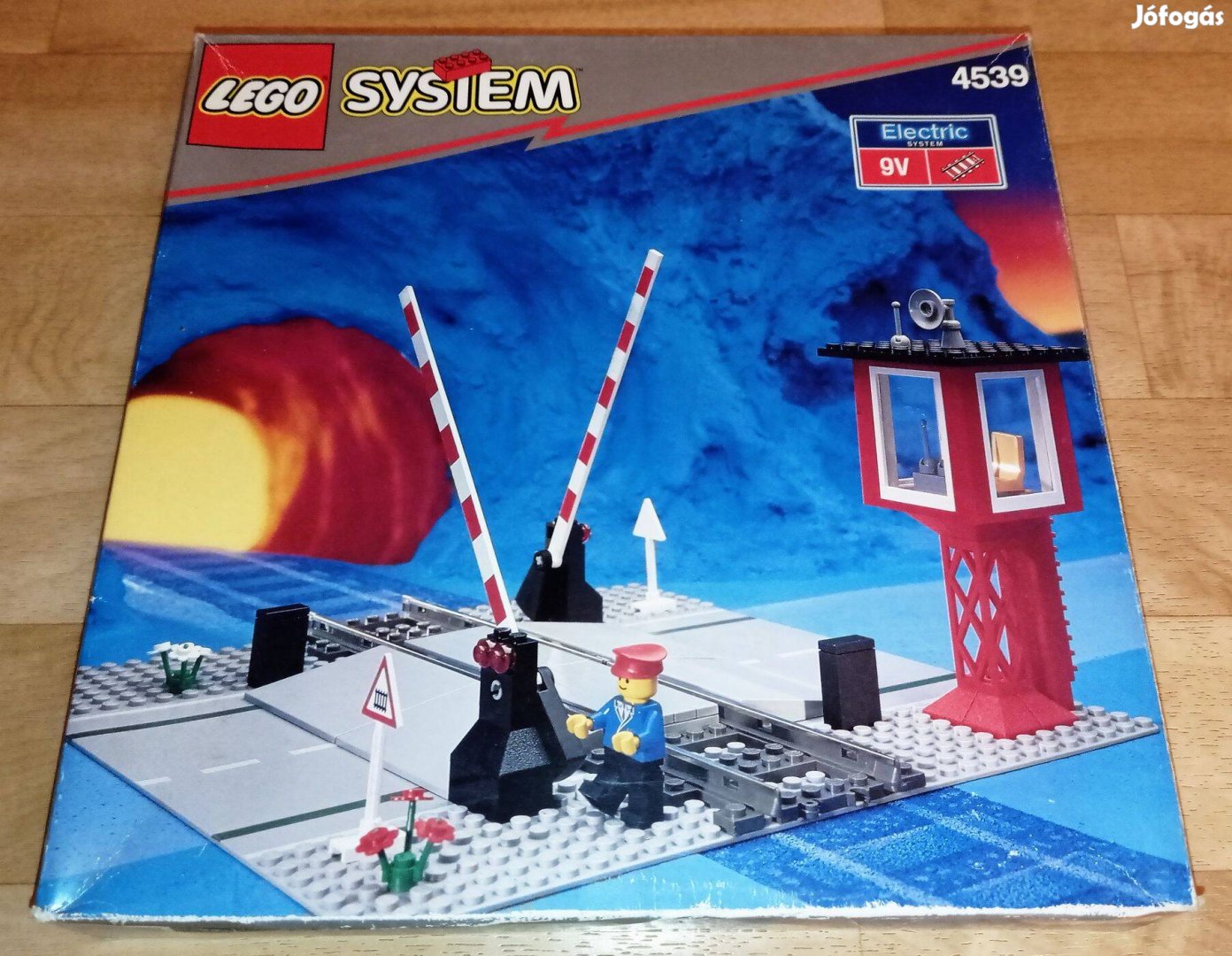 LEGO System Trains, 9V: 4539 - Manual Level Crossing