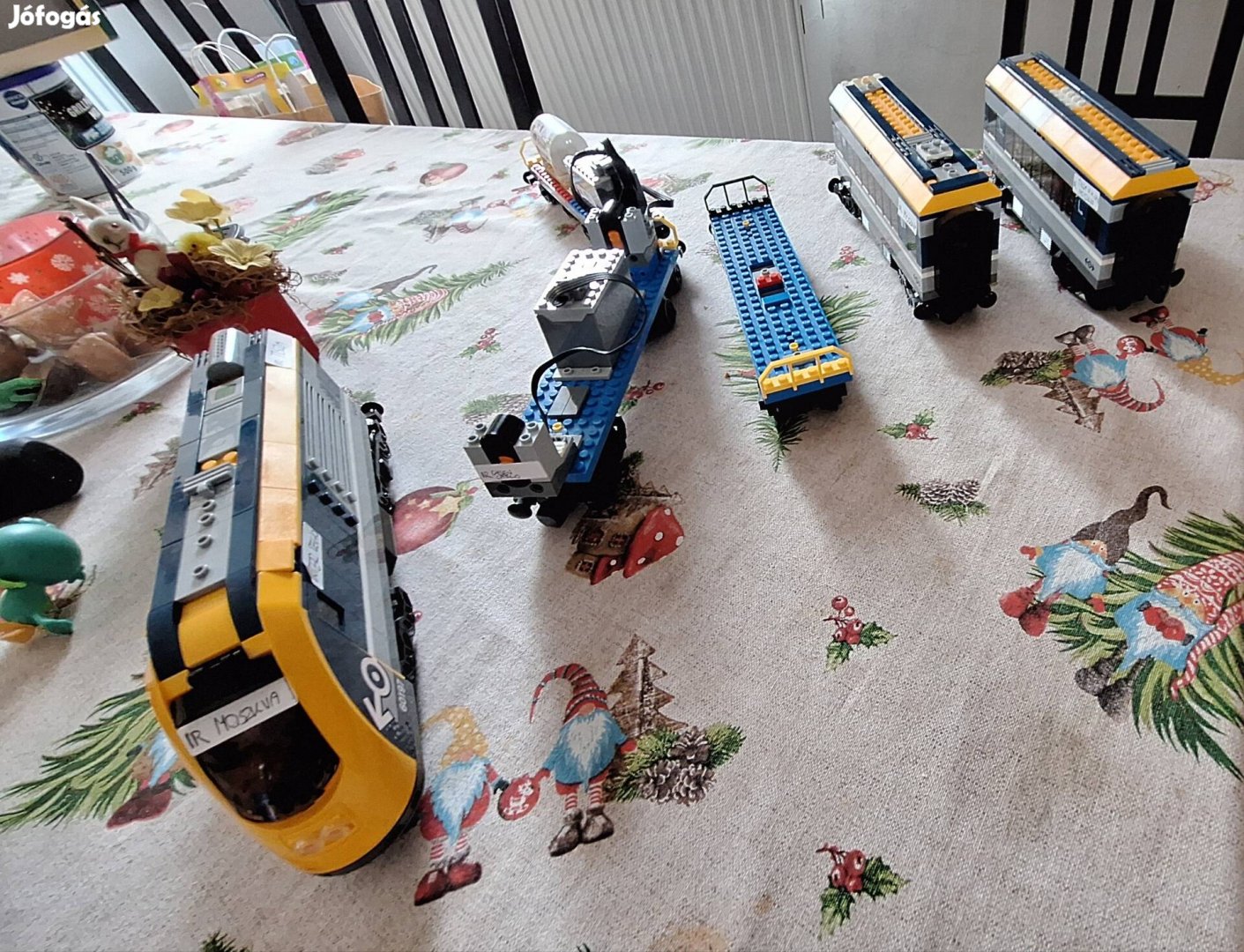 LEGO Szémély vonat+3db Teher kocsi+Sok sín 