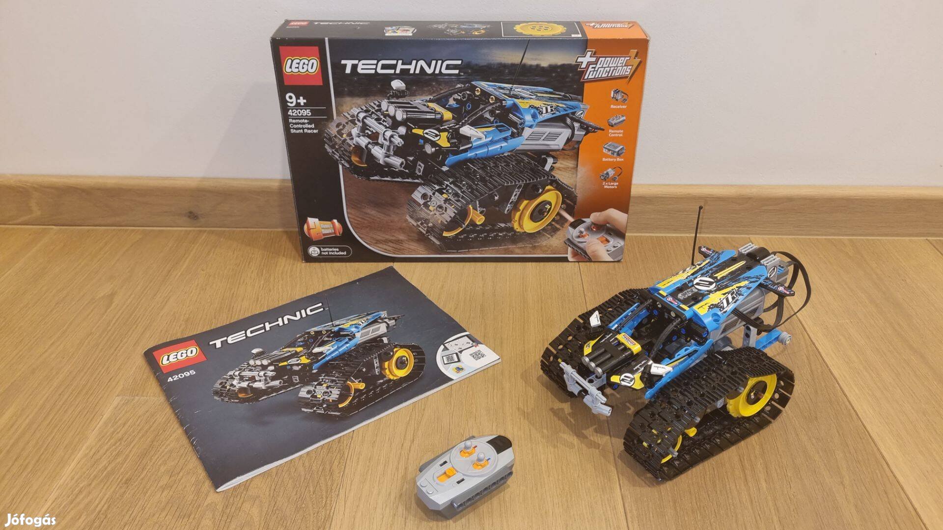 LEGO Technic - Távirányítású kaszkadőr versenyautó (42095)