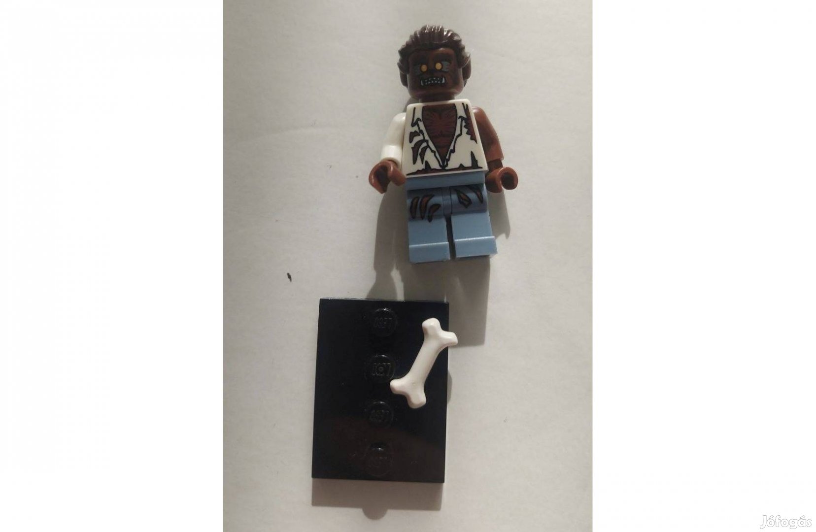 LEGO minifigura - Vérfarkas (4. sorozat, col060)