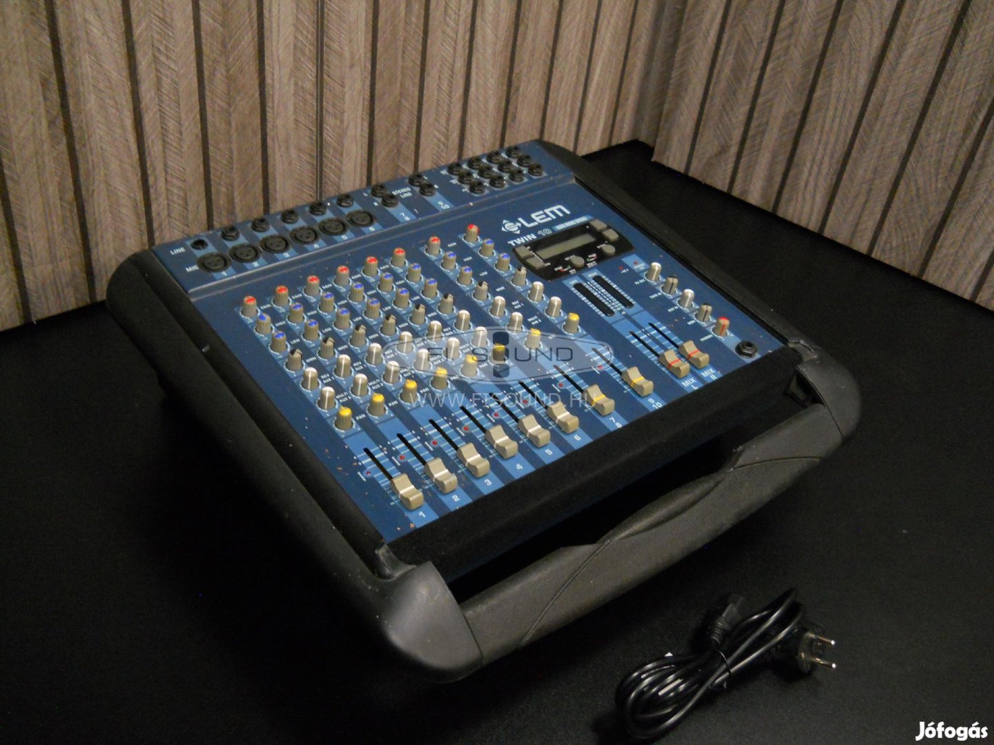 LEM Twin 10 , 2x200W,4-16ohm,efektes keverő erősítő