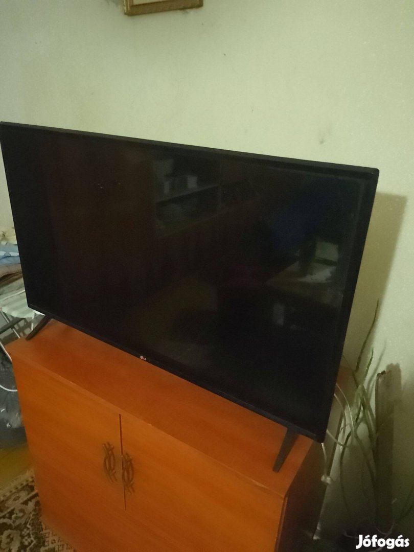 LG 110cm LCD Tv hibásan eladó