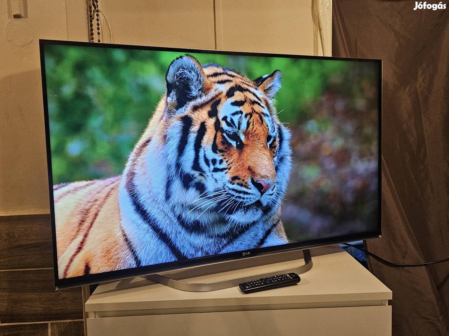 LG 120 cm okos tv