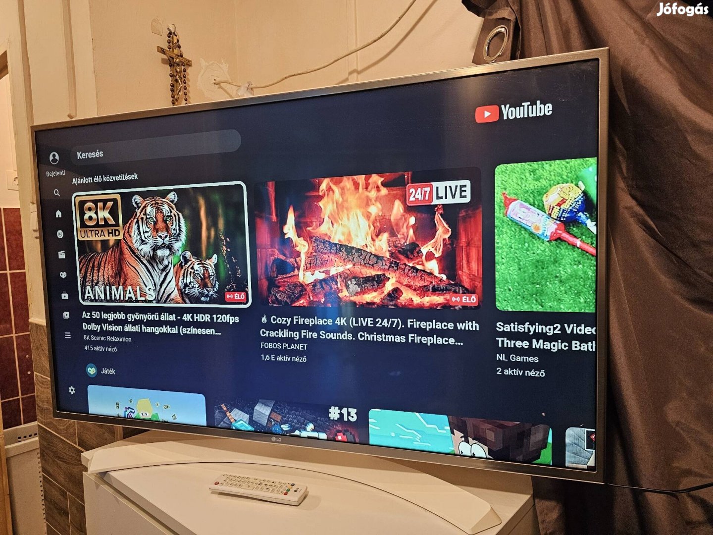 LG 124CM Okos 4K TV