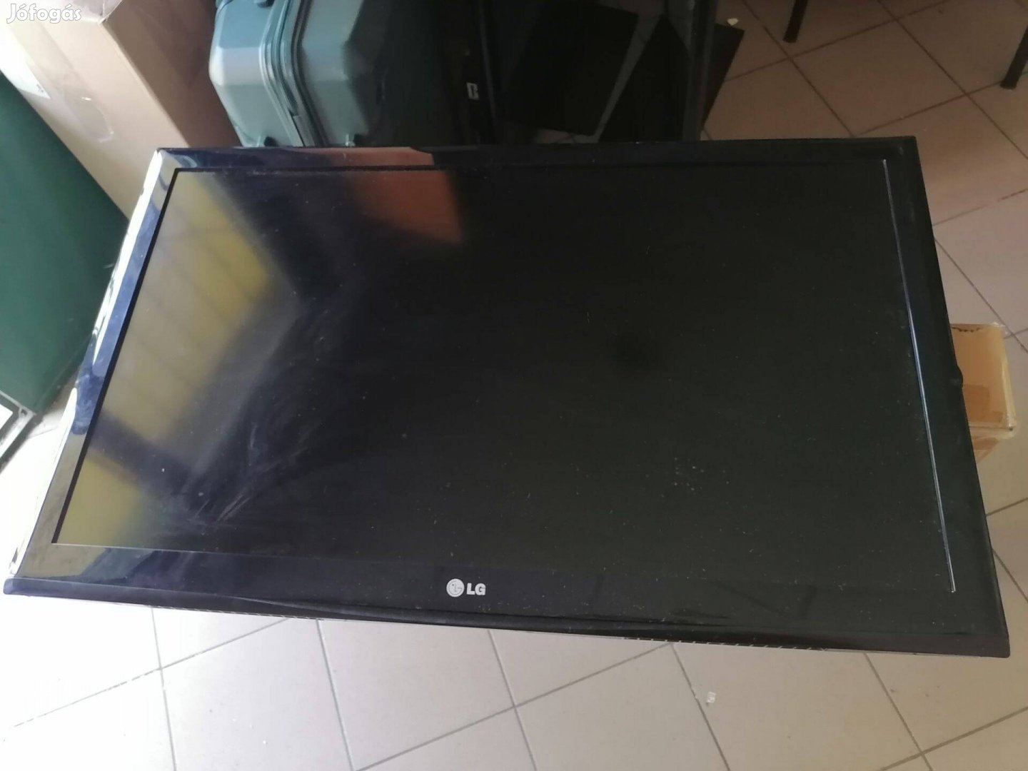 LG 42LE4500 42" slim LED TV táp nélkül más baja nincs!