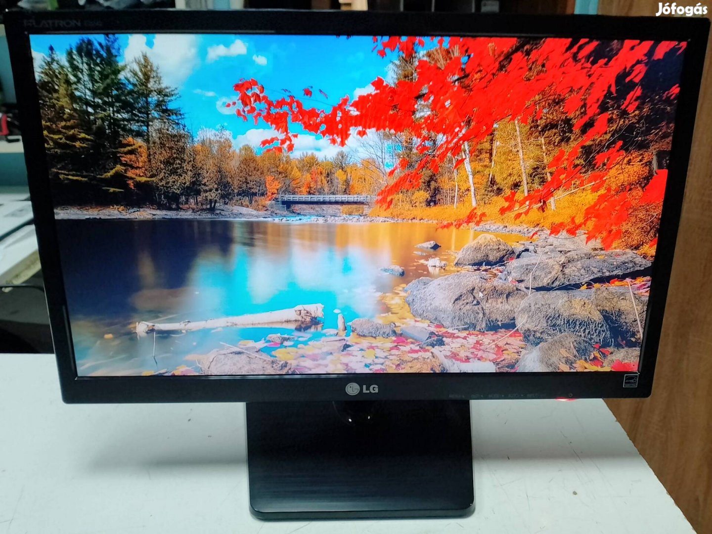 LG E2242C-BN Full HD LED monitor VGA, Garancia