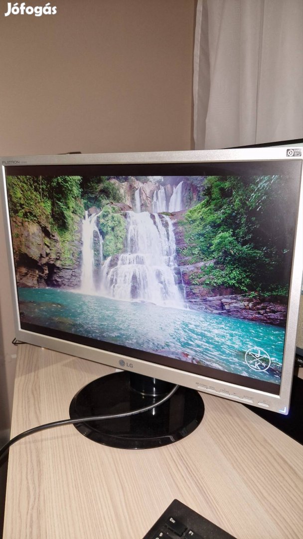 LG Flatron 22" monitor