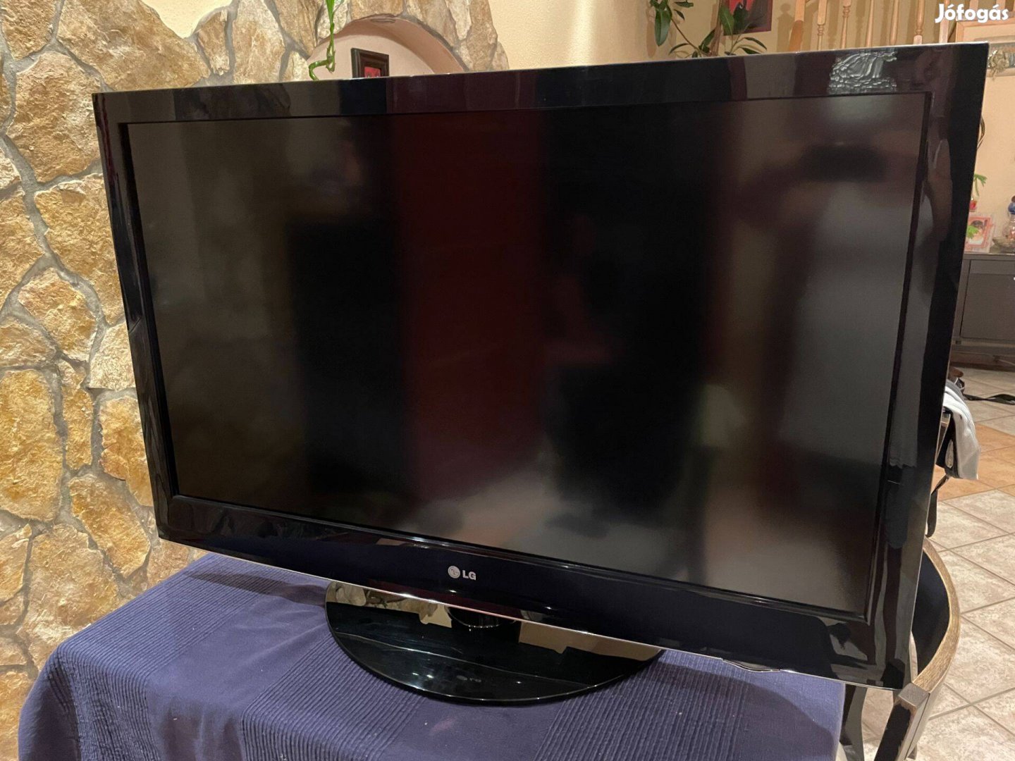 LG Full HD 107cm LCD TV szállítással beüzemeléssel