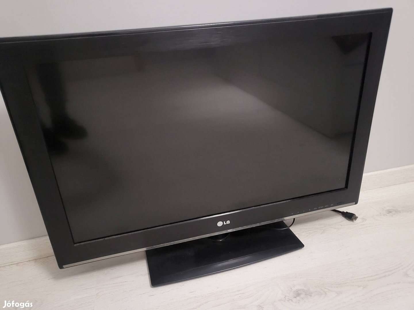 LG LED 82 cm képátló