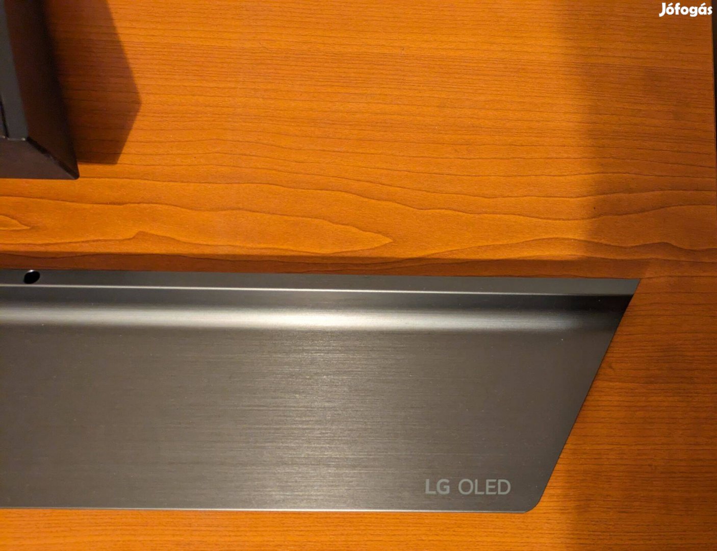 LG OLED base front takaró díszléc