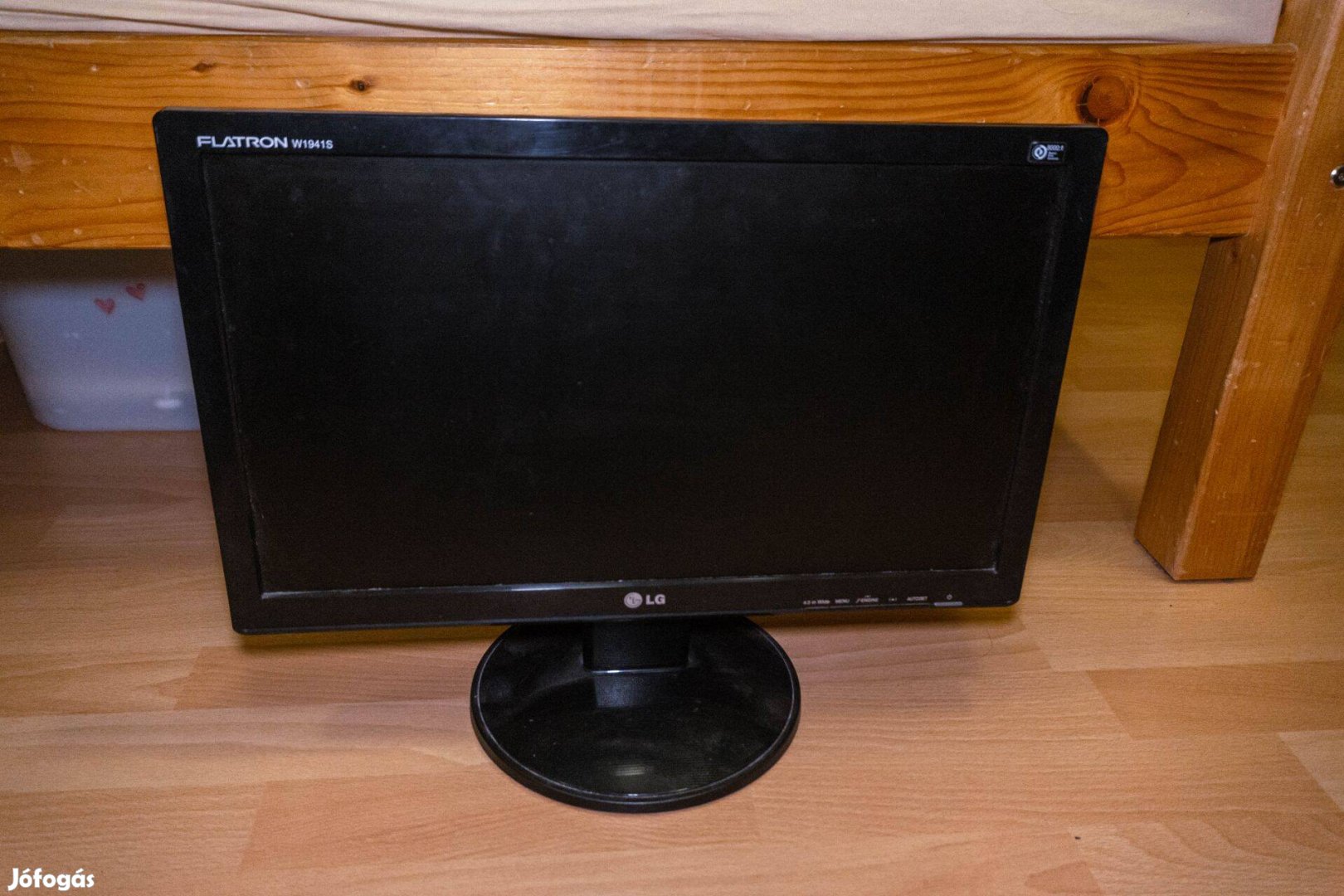 LG W1941S-PF monitor