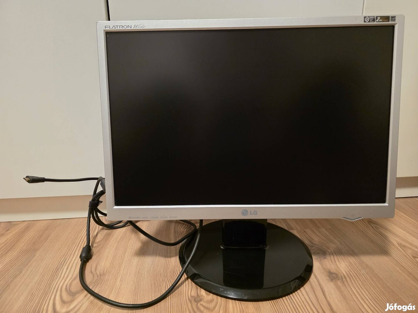 LG monitor ezüst, fekete