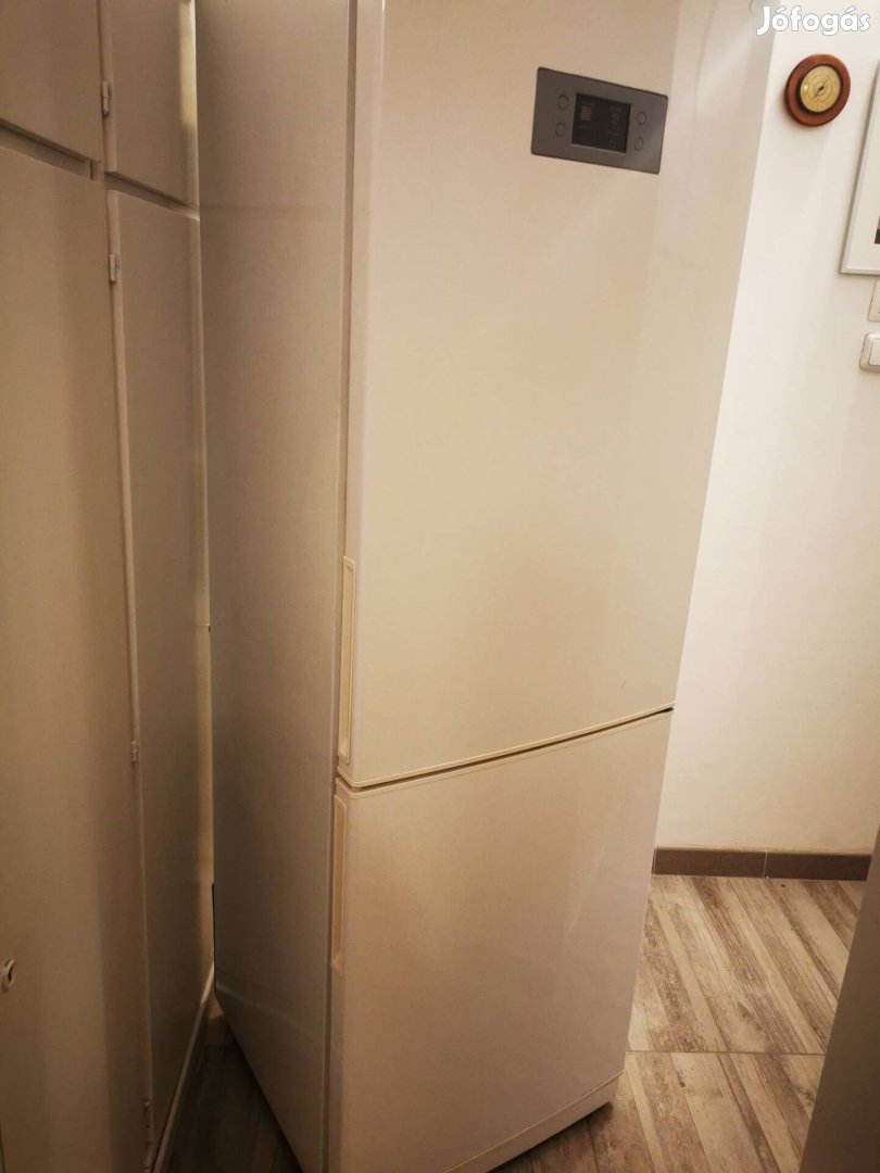 LG no frost 320 l kombinált hűtő 