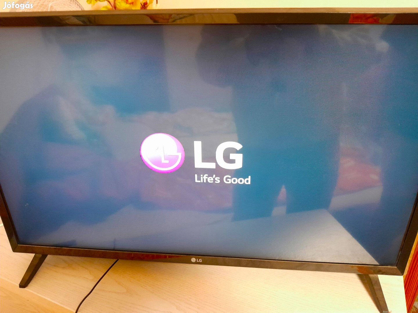 LG tv 80 cm-es gyári irányítóval kitűnő állapott