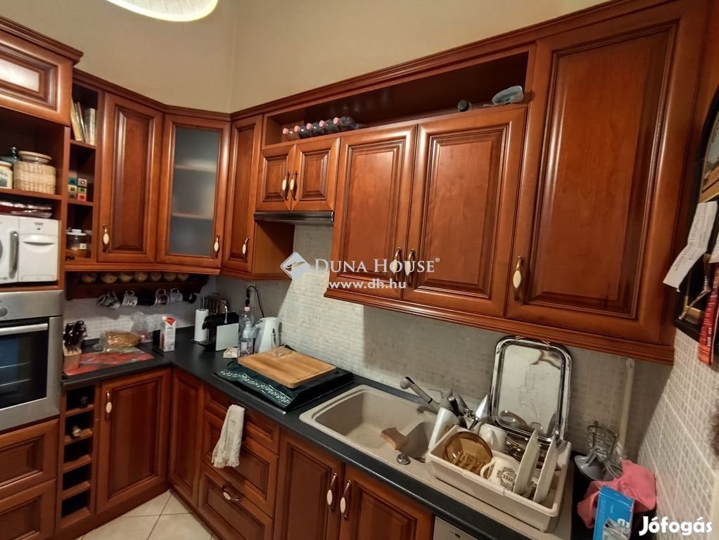 LIFTES házban FELÚJÍTOTT, napfényes lakás