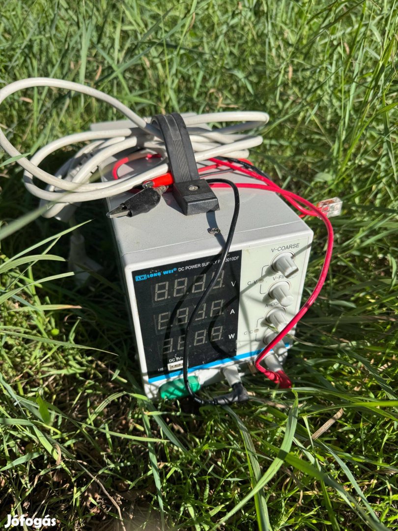 LONG Wei PS-3010DF 110V/220V DC tápegység 30V 0-10A