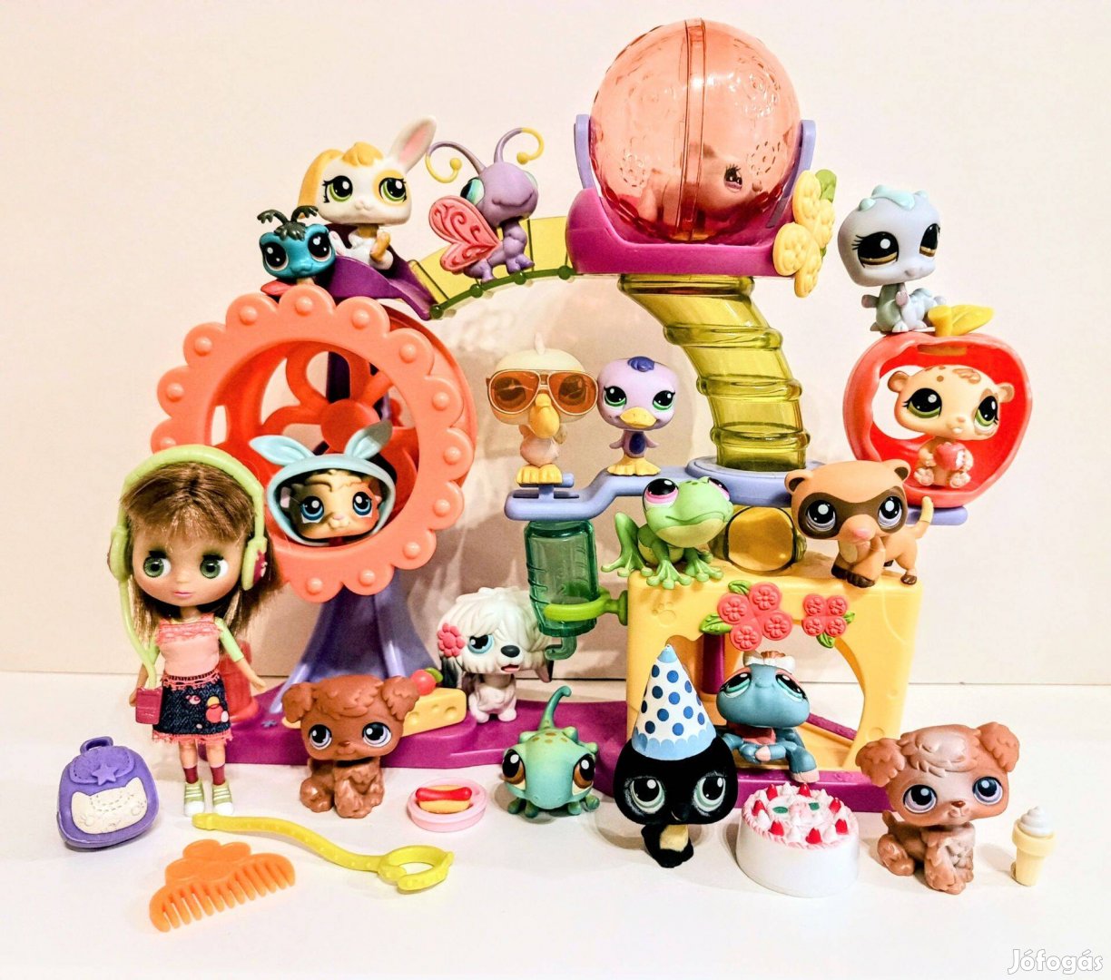 LPS Little Littlest Pet Shop figura csomag és játszótér