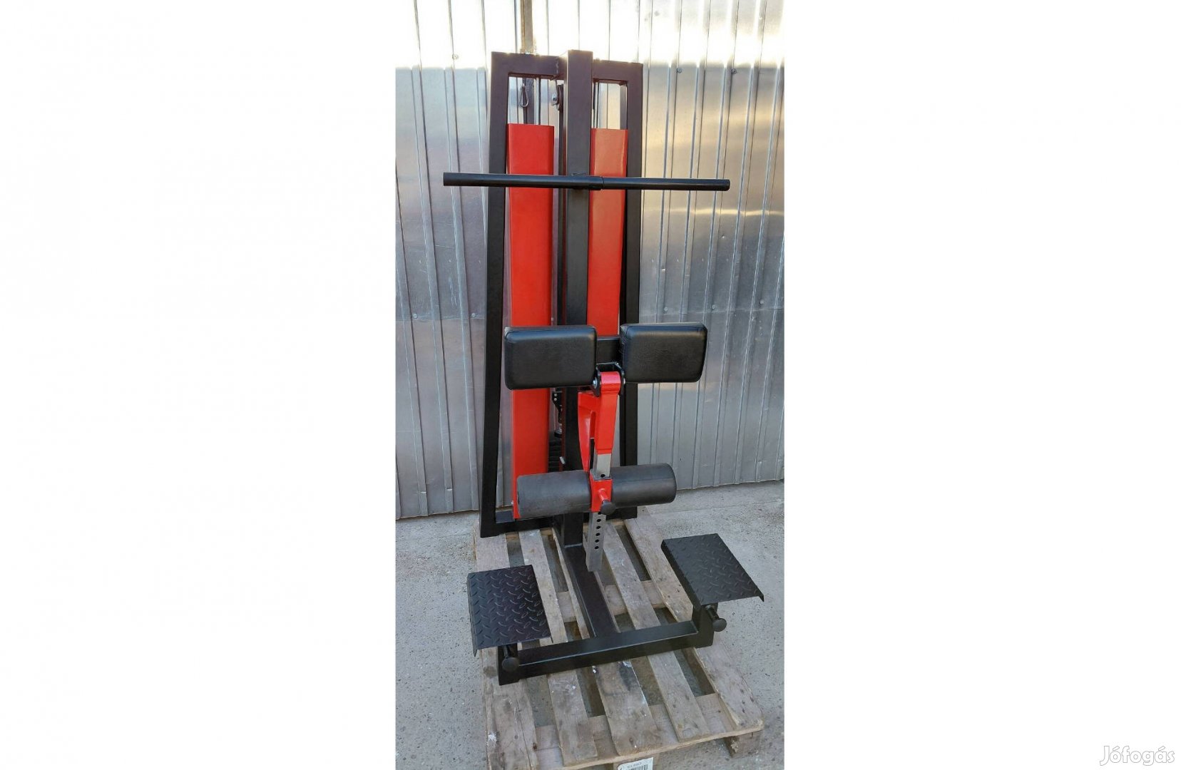 LT-Tech álló combhajlító 60 kg lapsúllyal szerelve