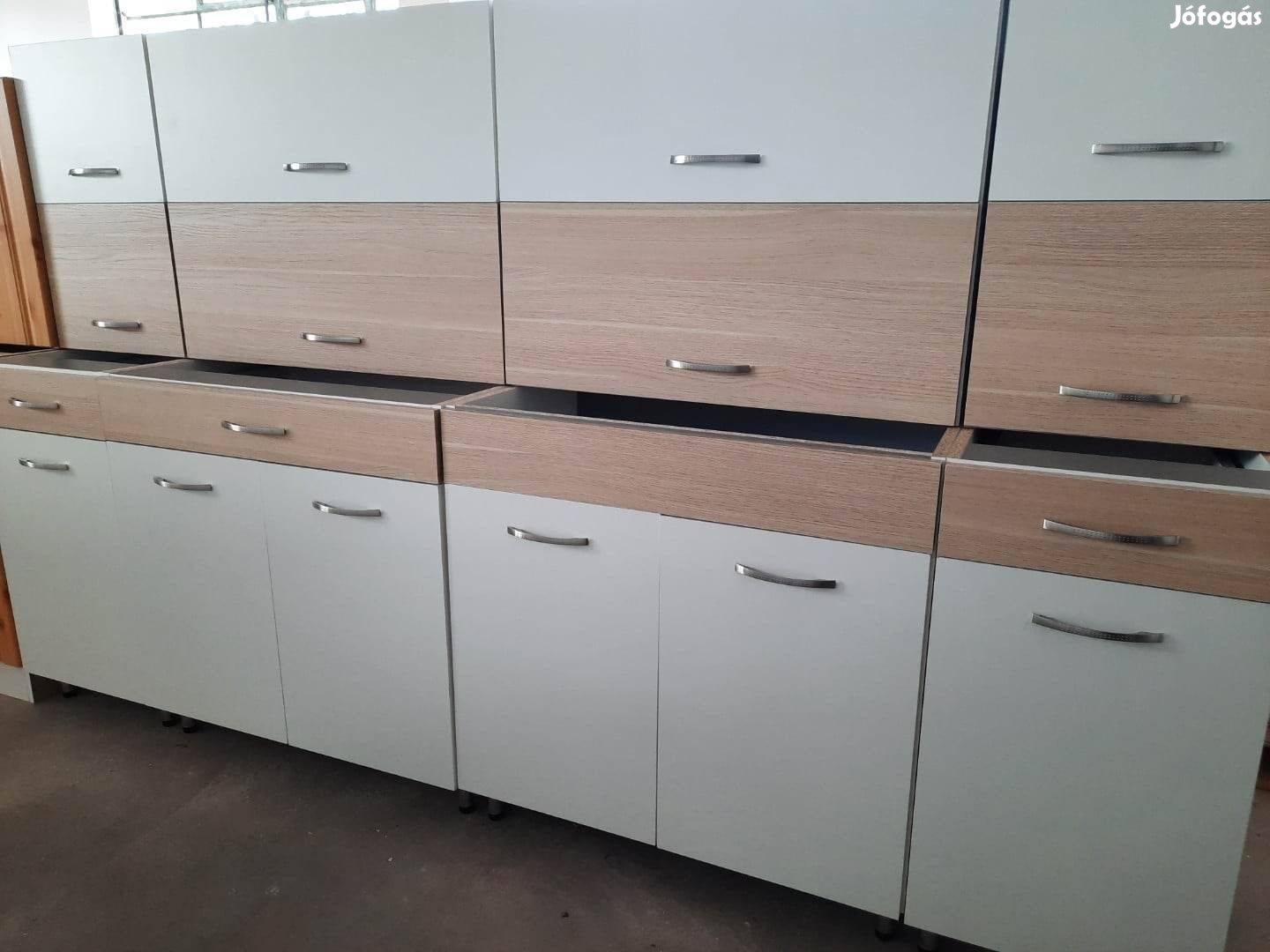 L.124 Kész szines Konyhabútor eladó!