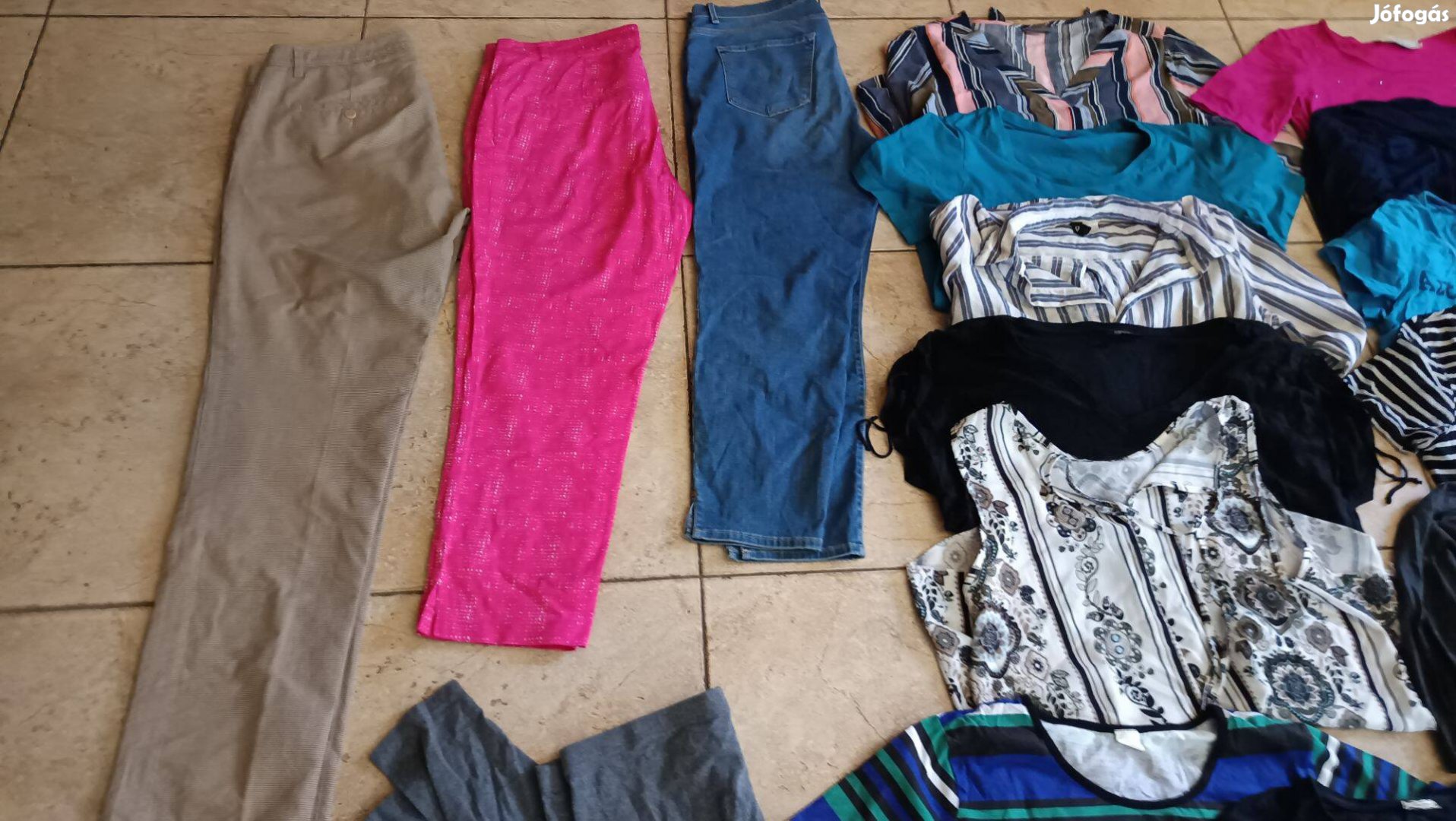 L-es női 20 db-os női ruhacsomag eladó!