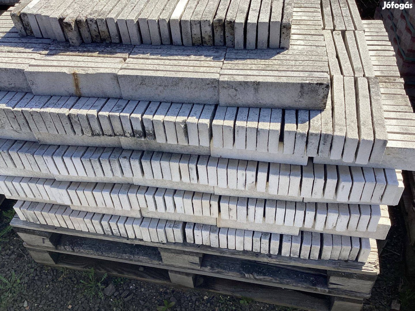 Lábazati műkőszegély