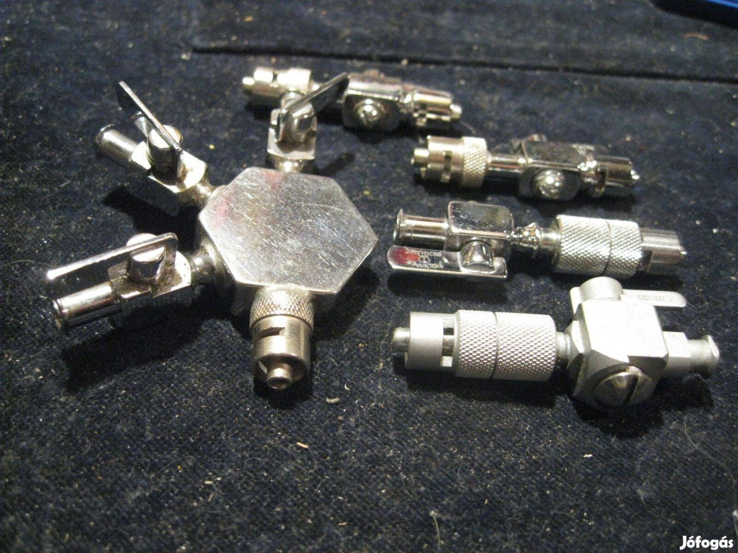 Laboratóriumi, orvosi kis csapok, szelepek