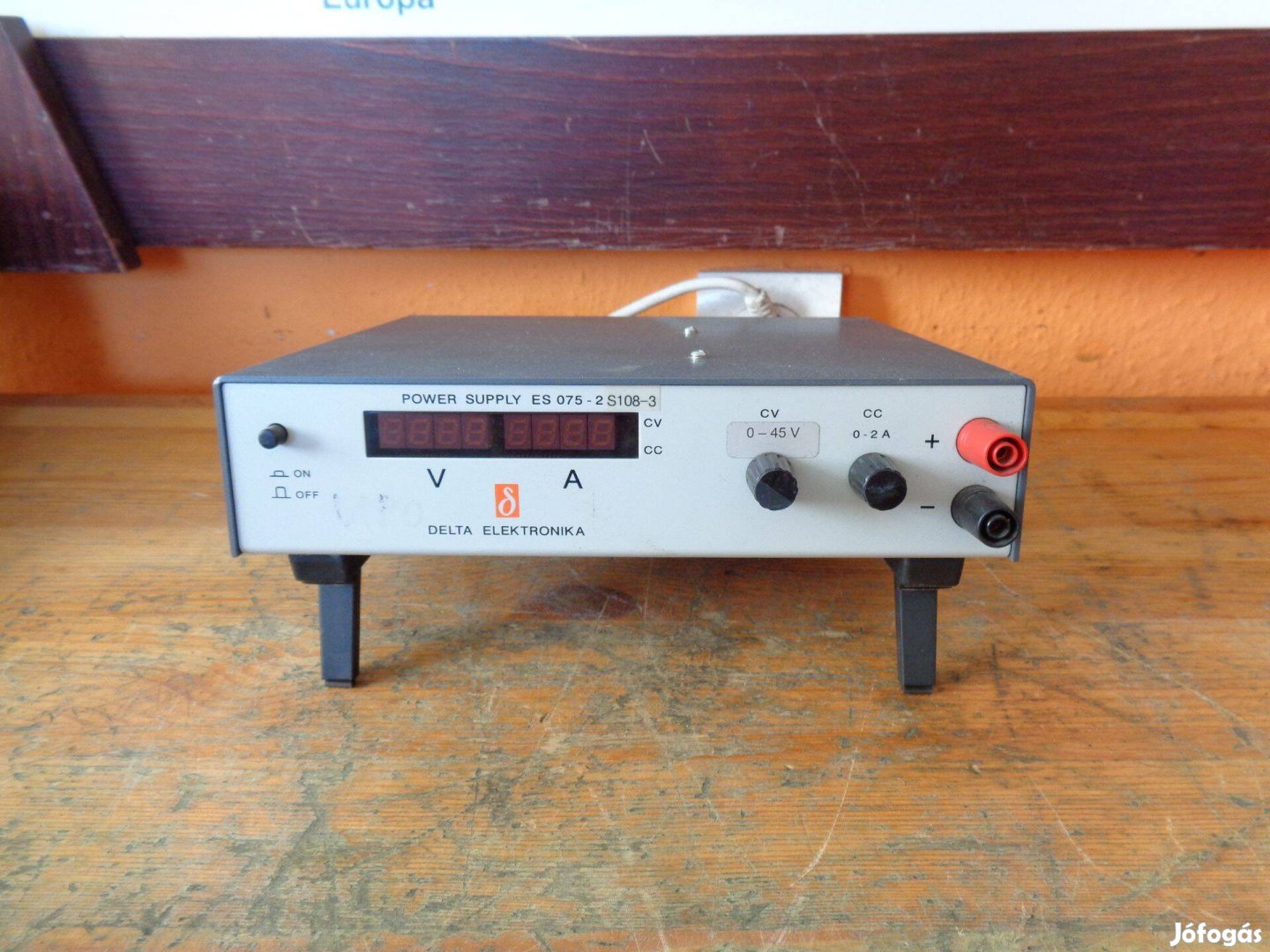 Labortápegység tápegység 0-75V 0-2A 150W 5823