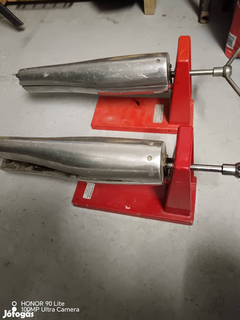 Lábszár tágító gép eladó.