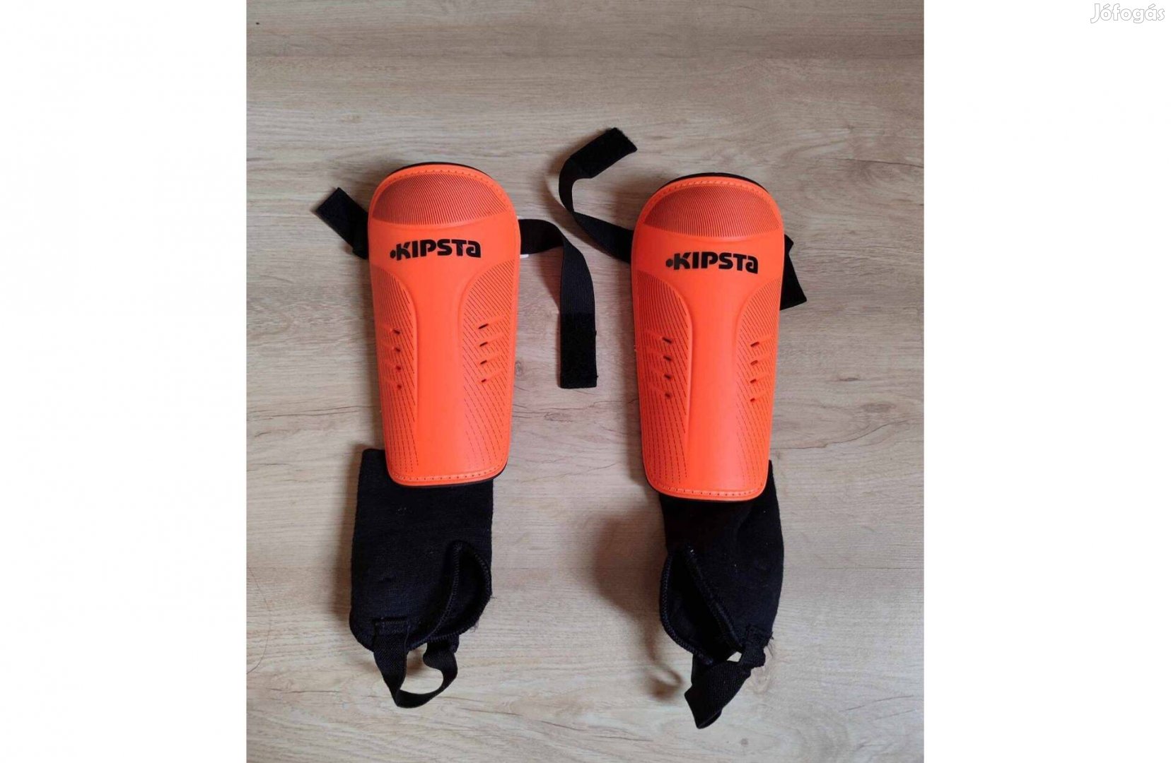 Lábszárvédő, Kipsta márka. L - es. Szinte új állapot