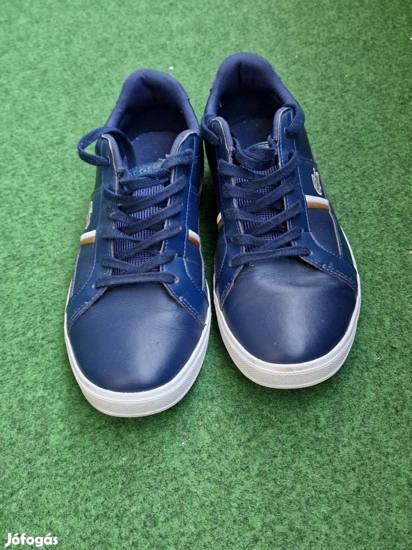 Lacoste sportos utcai cipő újszerű állapotban.
