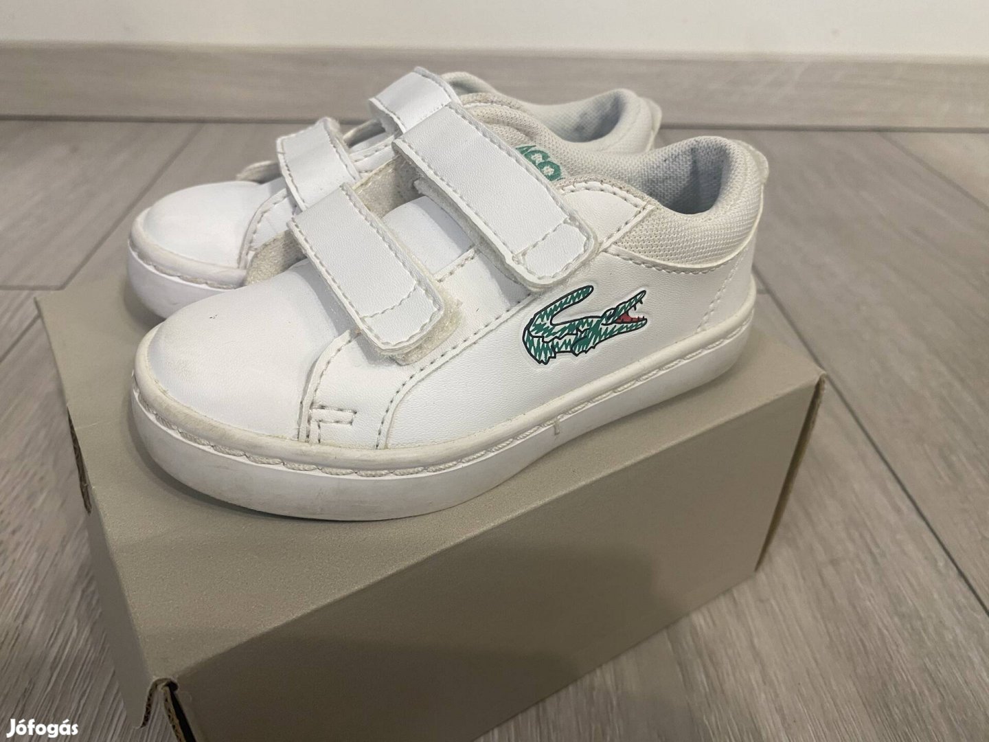 Lacoste unisex gyerek cipő 23-as