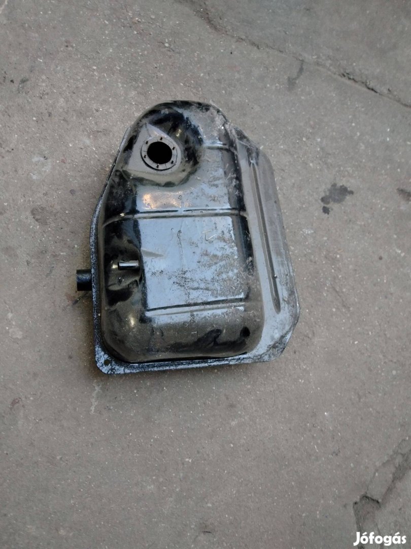 Lada 2102 kombibenzintank jó állapotban eladó