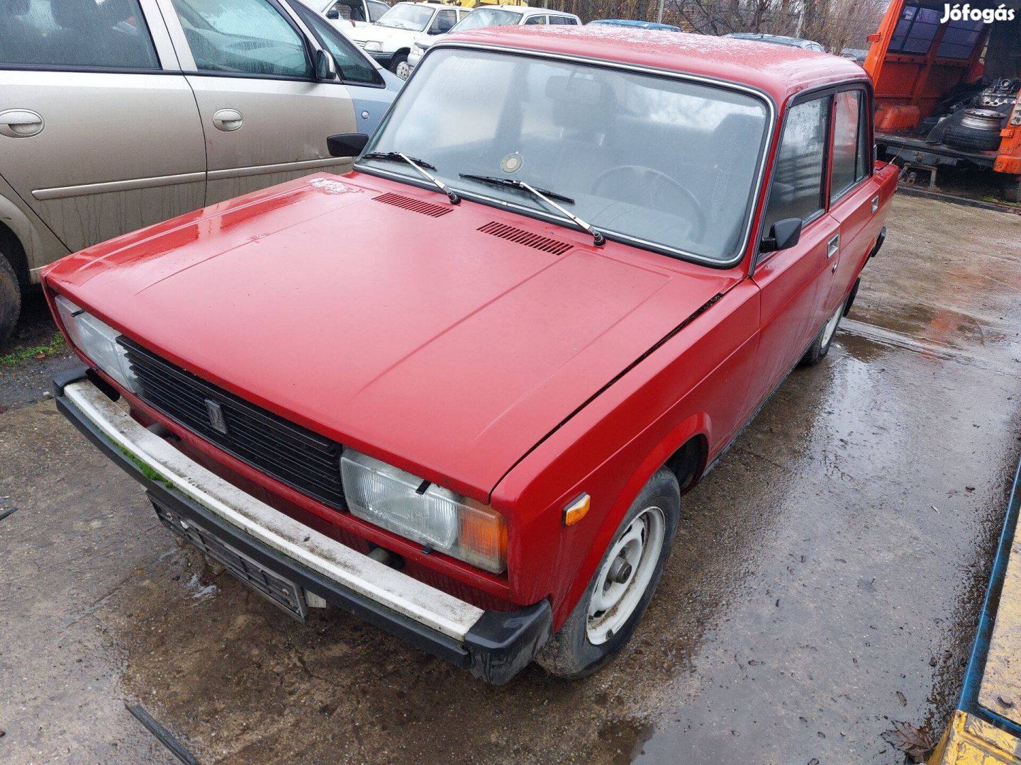 Lada 2105 karosszéria elemei piros