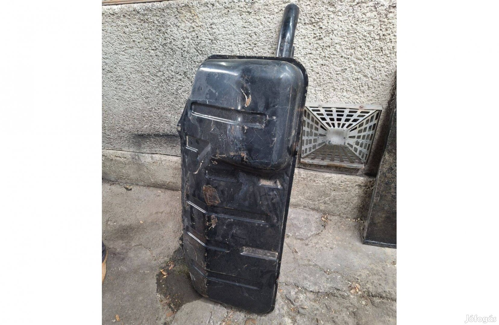 Lada Niva 1,6 üzemanyag tank eladó